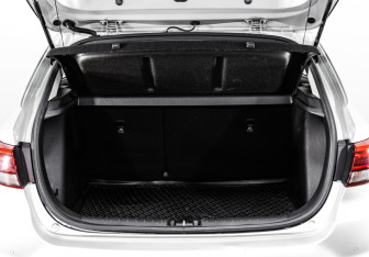 Подержанный автомобиль Kia Rio Hatchback 2018 года (19 фото)