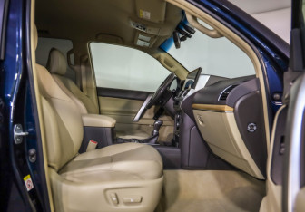 Подержанный автомобиль Toyota Land Cruiser Prado 2018 года (30 фото)