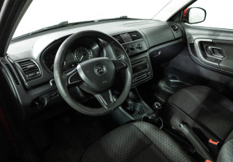 Подержанный автомобиль Skoda Fabia Wagon 2014 года (11 фото)