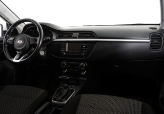 Подержанный автомобиль Kia Rio Hatchback 2019 года (9 фото)