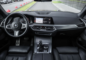 Подержанный автомобиль BMW X5 2019 года (12 фото)