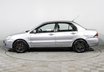 Подержанный автомобиль Mitsubishi Lancer Sedan 2005 года (8 фото)