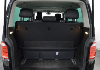 Подержанный автомобиль Volkswagen Multivan 2018 года (15 фото)