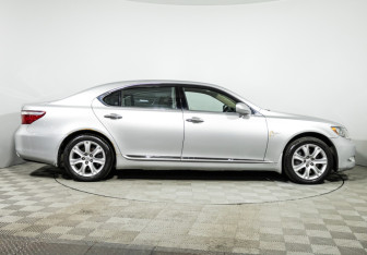 Подержанный автомобиль Lexus LS 2008 года (4 фото)