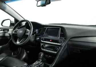 Подержанный автомобиль Hyundai Sonata 2019 года (9 фото)