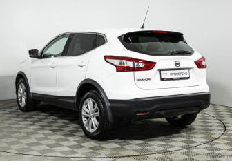 Подержанный автомобиль Nissan Qashqai 2016 года (7 фото)