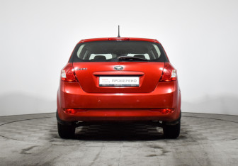 Подержанный автомобиль Kia Ceed Hatchback 2011 года (6 фото)