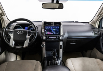 Подержанный автомобиль Toyota Land Cruiser Prado 2010 года (10 фото)
