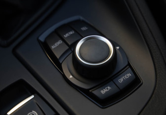 Подержанный автомобиль BMW X1 2017 года (22 фото)