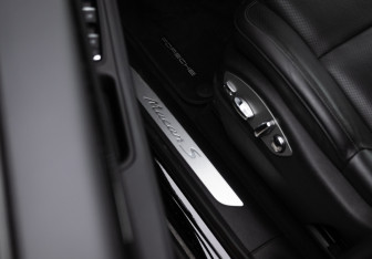 Подержанный автомобиль Porsche Macan 2021 года (32 фото)