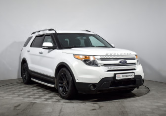 Подержанный автомобиль Ford Explorer 2013 года (3 фото)