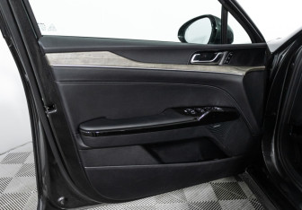 Подержанный автомобиль Kia K5 2024 года (35 фото)