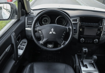 Подержанный автомобиль Mitsubishi Pajero 2019 года (12 фото)