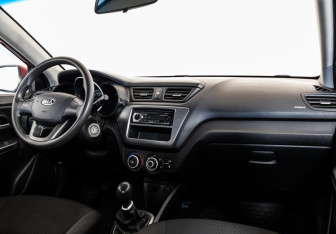 Подержанный автомобиль Kia Rio Sedan 2011 года (9 фото)
