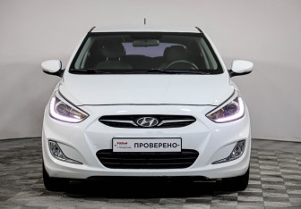 Подержанный автомобиль Hyundai Solaris Hatchback 2013 года (2 фото)