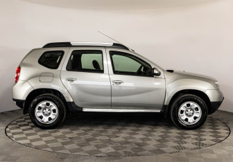 Подержанный автомобиль Renault Duster 2014 года (4 фото)