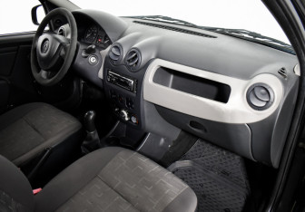 Подержанный автомобиль Renault Logan Sedan 2010 года (12 фото)