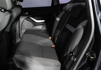 Подержанный автомобиль Ford Kuga 2011 года (10 фото)