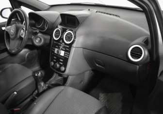 Подержанный автомобиль Opel Corsa 2008 года (12 фото)