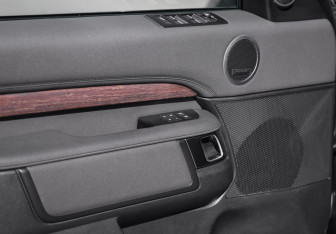 Подержанный автомобиль Land Rover Discovery 2019 года (27 фото)