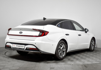 Подержанный автомобиль Hyundai Sonata 2020 года (5 фото)