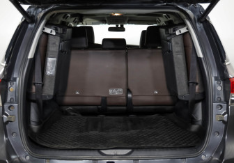 Подержанный автомобиль Toyota Fortuner 2017 года (38 фото)