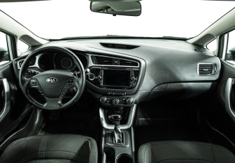 Подержанный автомобиль Kia Ceed Hatchback 2018 года (13 фото)
