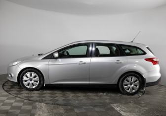 Подержанный автомобиль Ford Focus Wagon 2012 года (8 фото)
