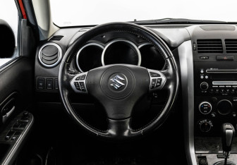 Подержанный автомобиль Suzuki Grand Vitara 2008 года (11 фото)