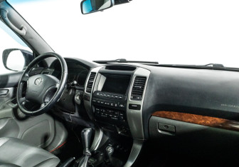 Подержанный автомобиль Toyota Land Cruiser Prado 2007 года (9 фото)