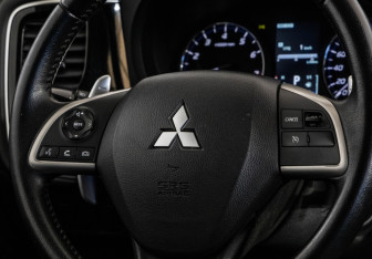 Подержанный автомобиль Mitsubishi Outlander 2012 года (11 фото)