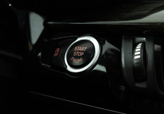 Подержанный автомобиль BMW X5 2015 года (22 фото)