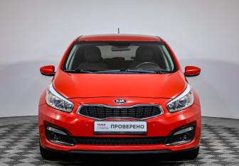 Подержанный автомобиль Kia Ceed Hatchback 2016 года (2 фото)