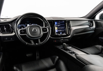 Подержанный автомобиль Volvo XC60 2019 года (19 фото)