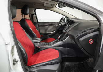 Подержанный автомобиль Ford Focus Hatchback 2013 года (18 фото)