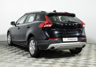 Подержанный автомобиль Volvo V40 Cross Country 2017 года (7 фото)