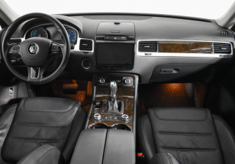 Подержанный автомобиль Volkswagen Touareg 2014 года (13 фото)