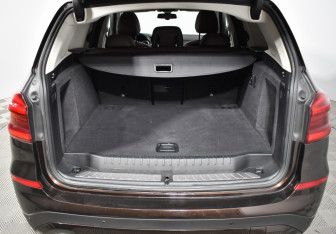 Подержанный автомобиль BMW X3 2017 года (18 фото)