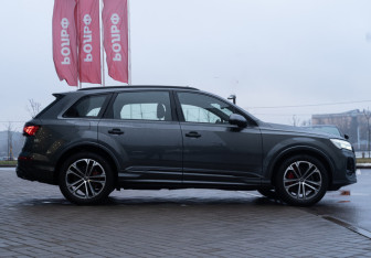 Новый Audi Q7 2024 (7 фото)