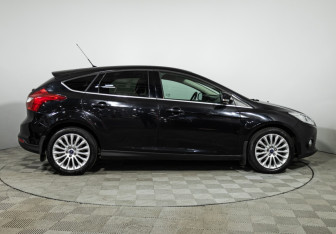 Подержанный автомобиль Ford Focus Hatchback 2014 года (4 фото)
