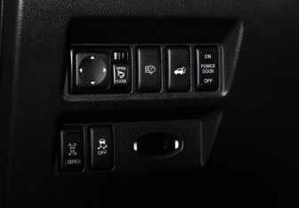 Подержанный автомобиль Infiniti QX70 2013 года (25 фото)