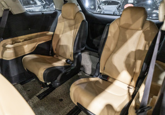 Подержанный автомобиль Kia Carnival 2020 года (16 фото)