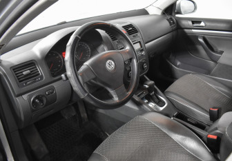 Подержанный автомобиль Volkswagen Jetta Sedan 2008 года (9 фото)