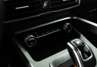 Подержанный автомобиль Geely Coolray 2022 года (19 фото)