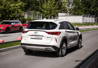 Подержанный автомобиль Infiniti QX50 2018 года (6 фото)