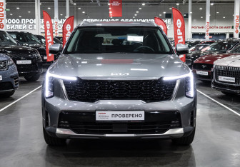 Подержанный автомобиль Kia Sorento 2024 года (3 фото)
