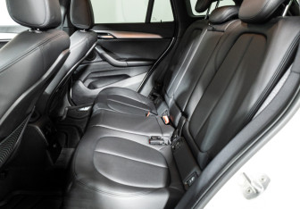 Подержанный автомобиль BMW X1 2015 года (10 фото)