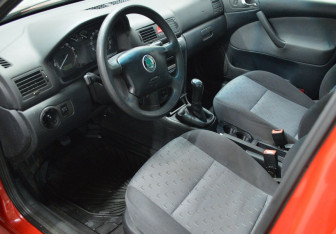 Подержанный автомобиль Skoda Octavia Liftback 2006 года (10 фото)