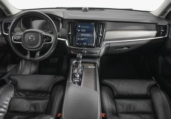 Подержанный автомобиль Volvo V90 Cross Country 2018 года (13 фото)
