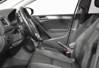 Подержанный автомобиль Volkswagen Golf Hatchback 2012 года (10 фото)